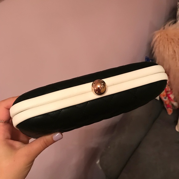 Pearl Clutch - Picture 1 of 4